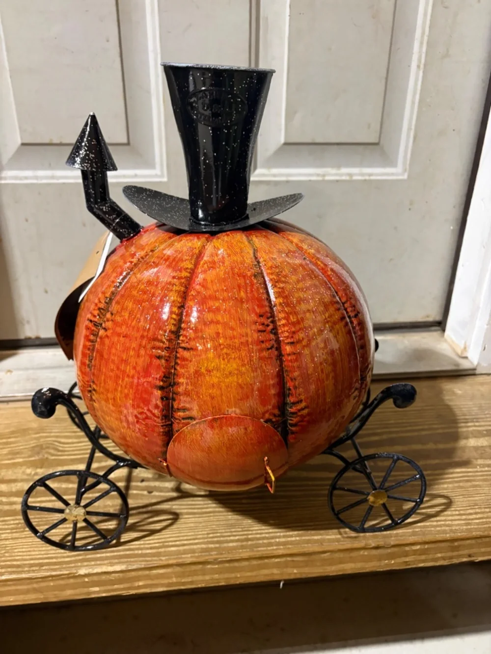 ZAERLTD ONLY ONE ON POSH- METAL PUMPKIN LIGHT UP ON CARRIAGE